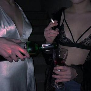 穿越成肉奴的婬乱生活
